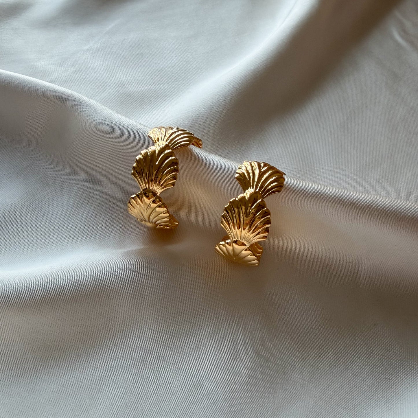 1980's seashell gold plated hoops