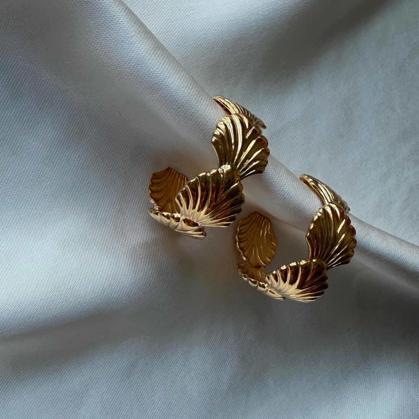 1980's seashell gold plated hoops