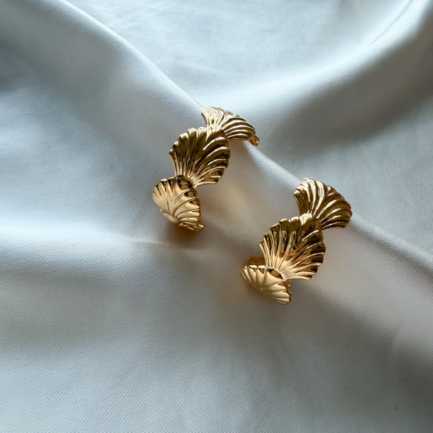 1980's seashell gold plated hoops