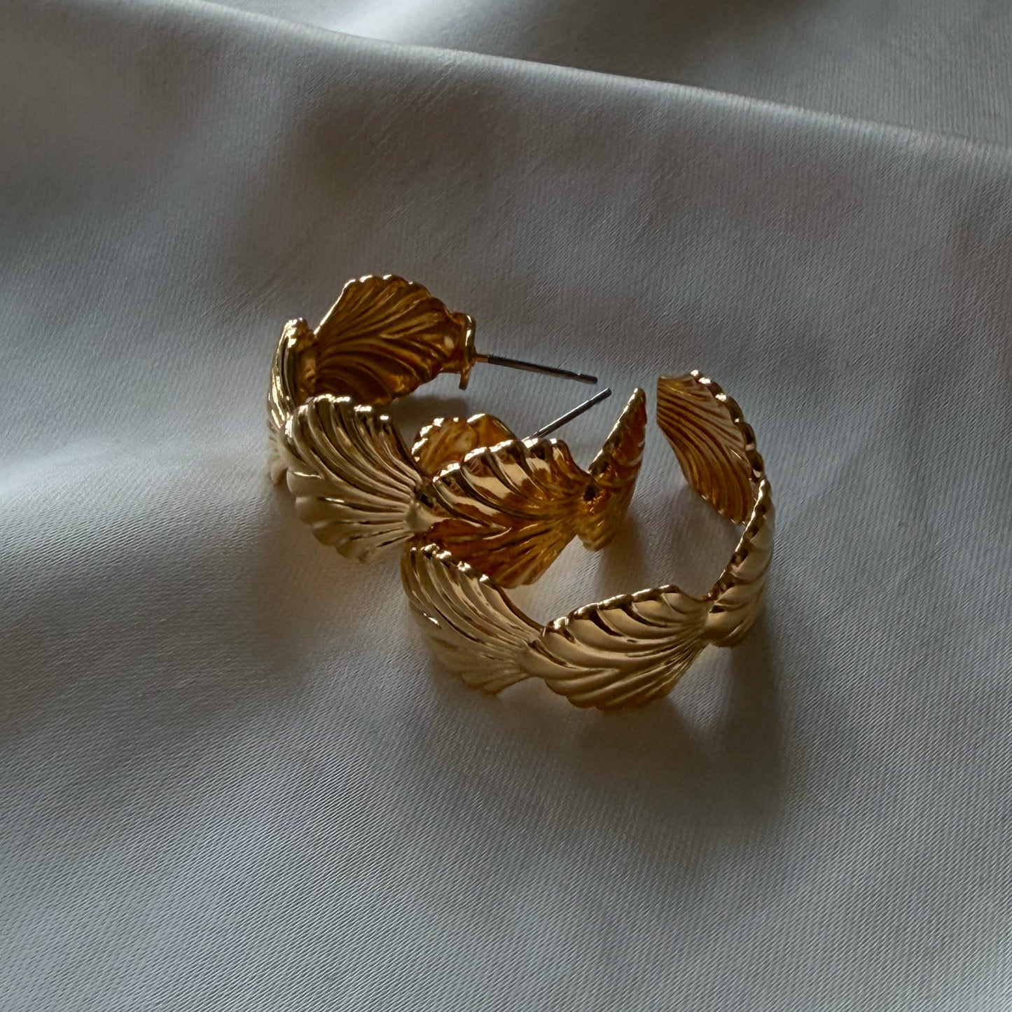 1980's seashell gold plated hoops