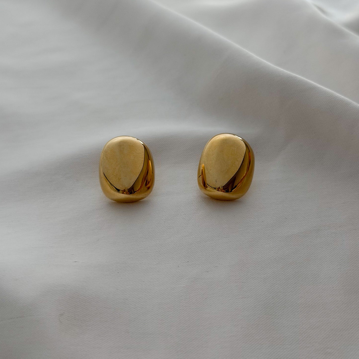 1980's gold plated classic earrings