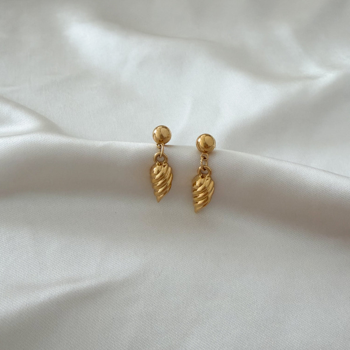 Dainty gold plated vintage earrings