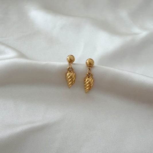 Dainty gold plated vintage earrings