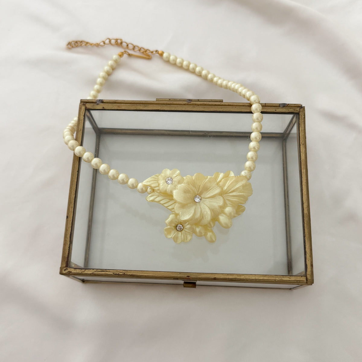 90's frosted pearl necklace