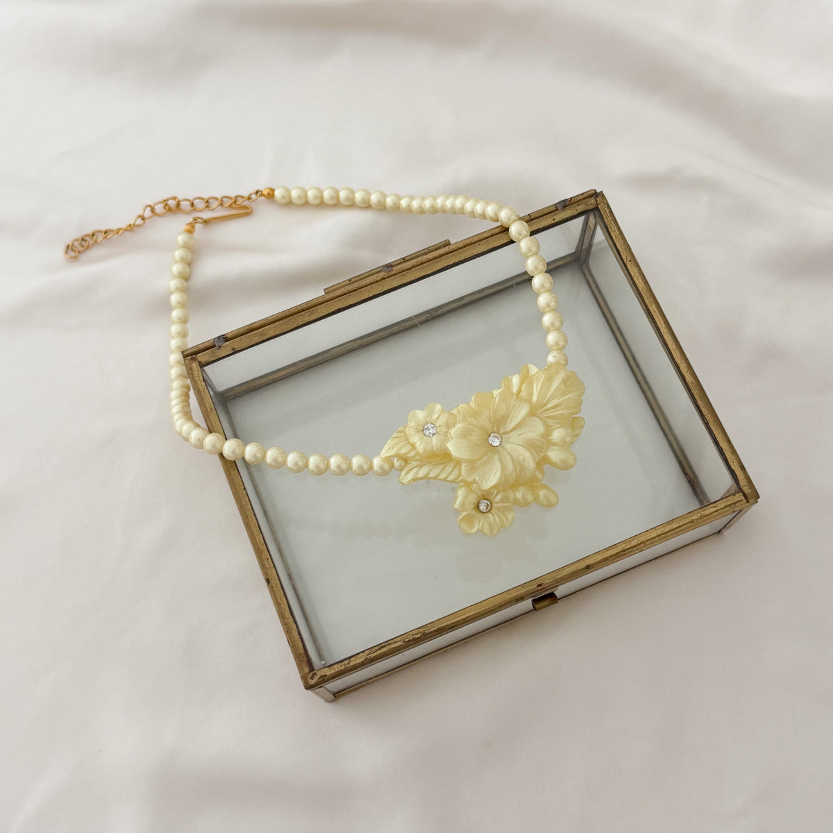 90's frosted pearl necklace